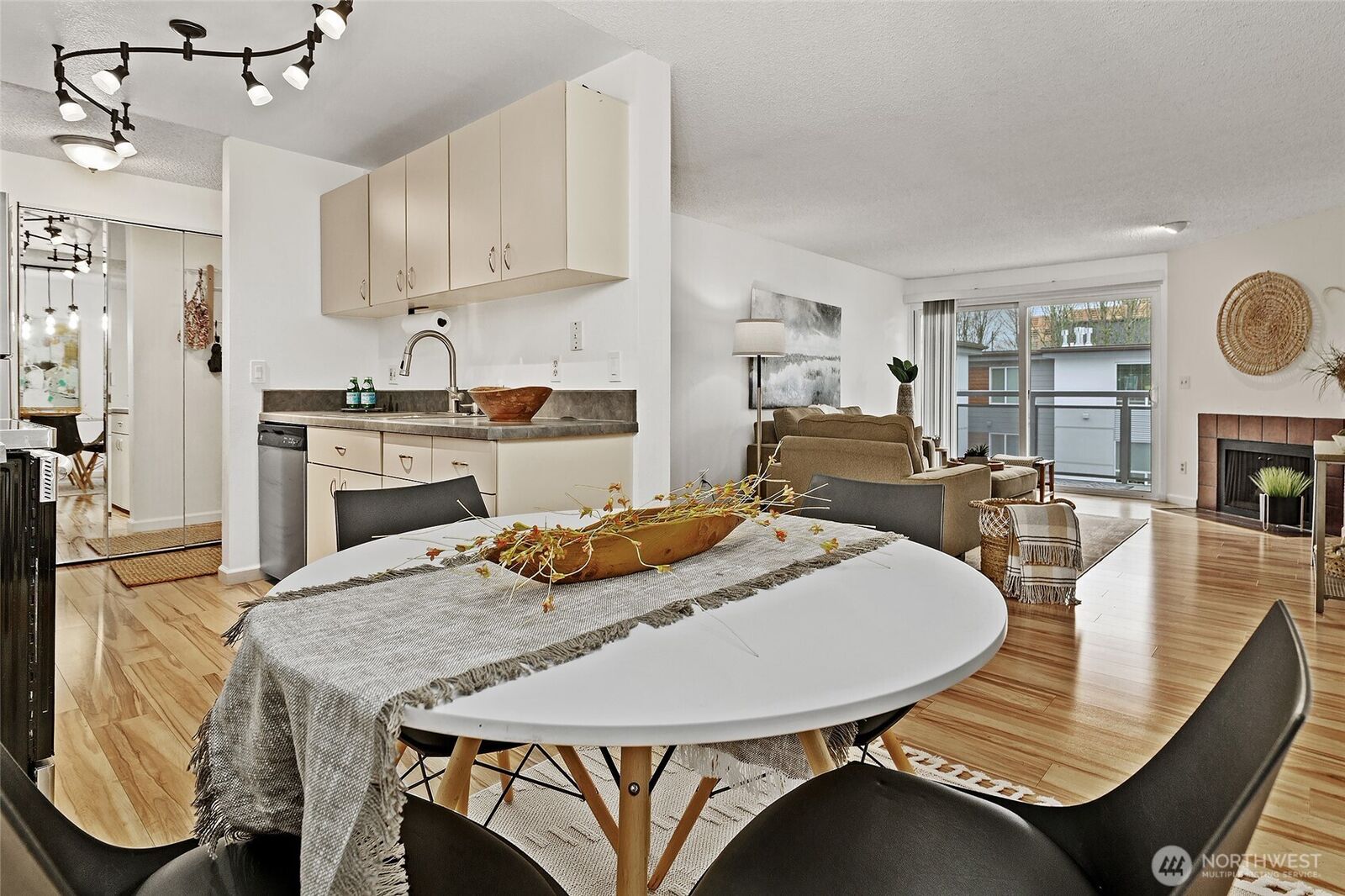 Property Photo: 10501 8th Avenue NE 406 WA 98125