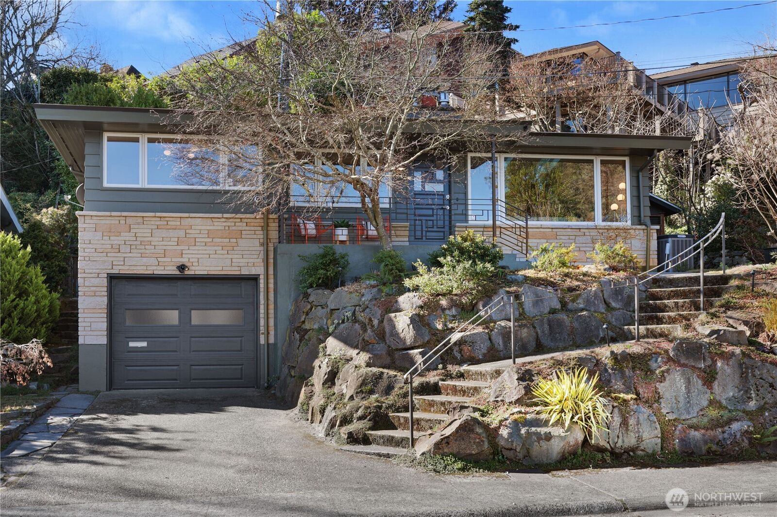 Property Photo:  839 W Etruria Street  WA 98119 