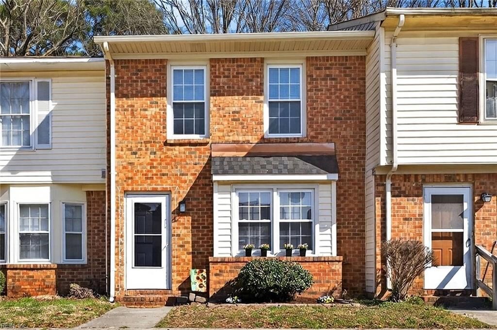 Property Photo:  104 Elmhurst Ct  VA 23701 
