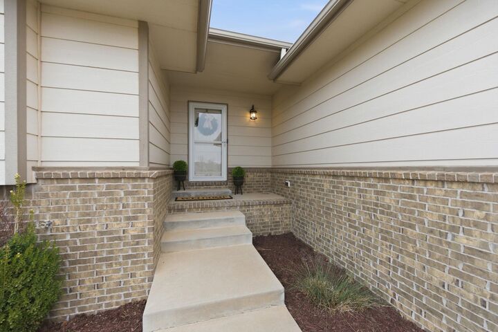 Property Photo:  2402 S Fieldcrest  KS 67215 