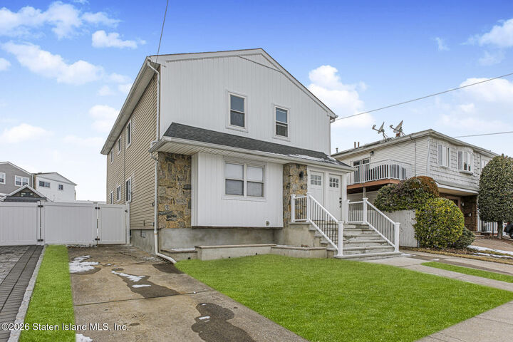 Property Photo:  126 Annadale Road  NY 10312 