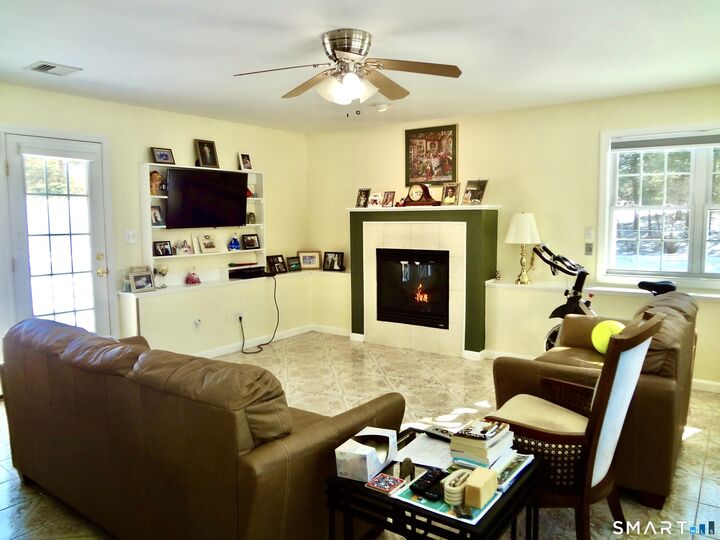 Property Photo:  6 Fairview Street  CT 06401 