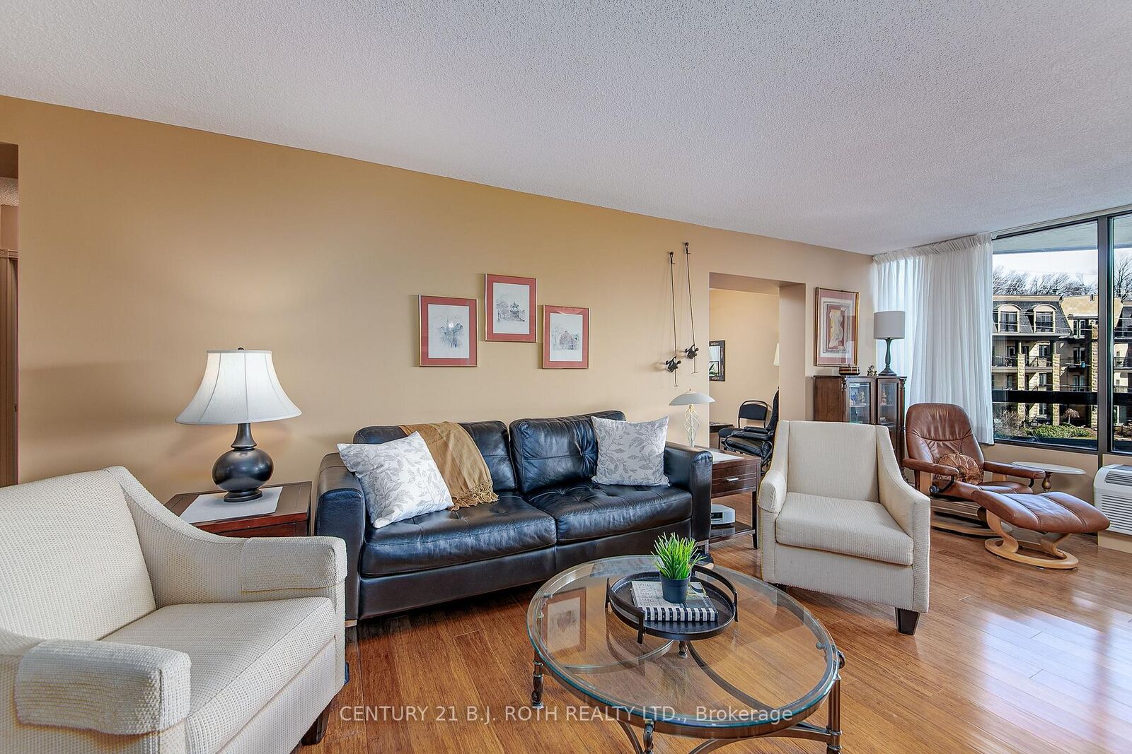 Property Photo: 181 Collier Street 301 ON L4M 5L6