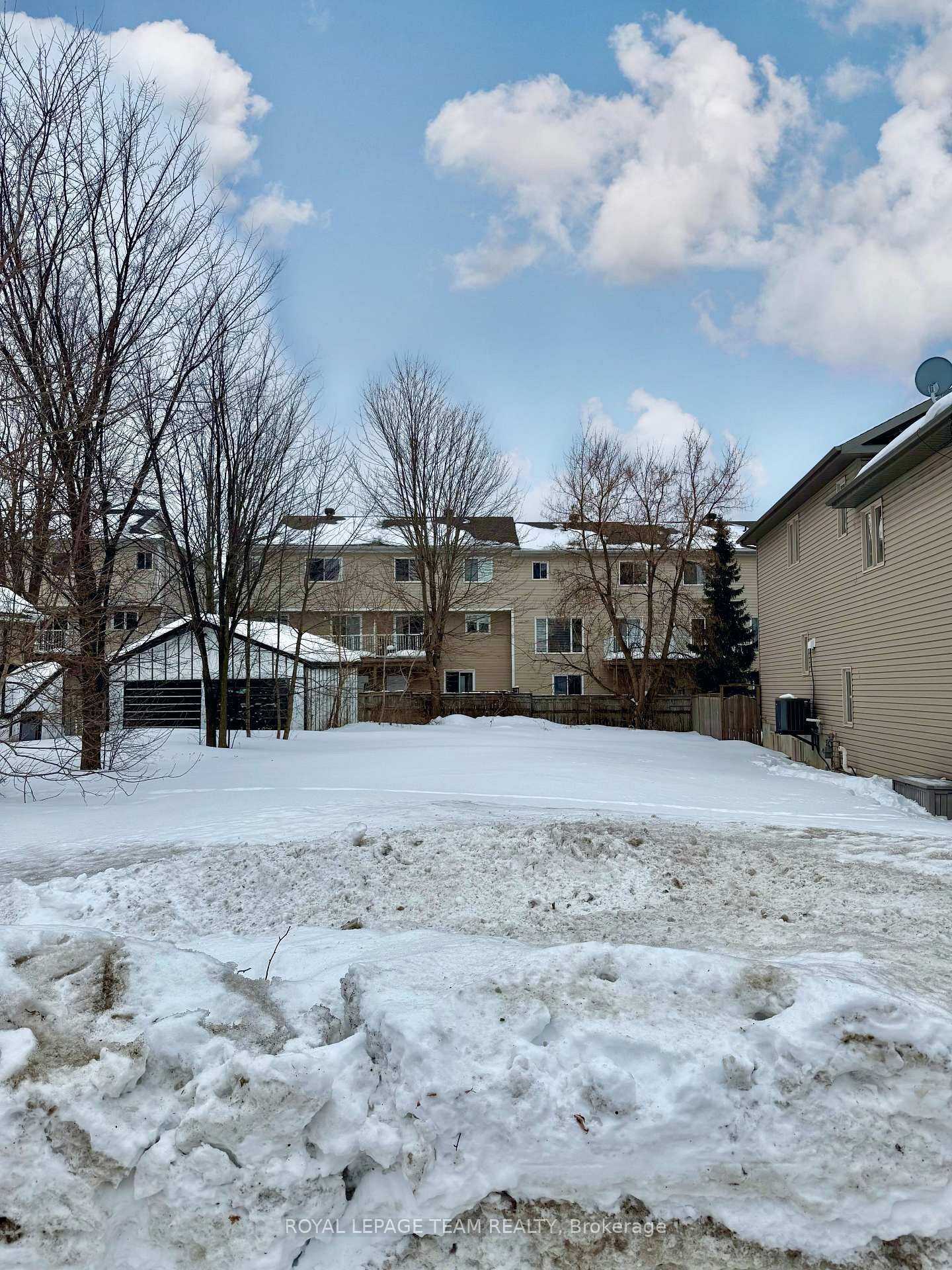 Property Photo:  1138-1140 Snow Street  ON K1J 7R6 
