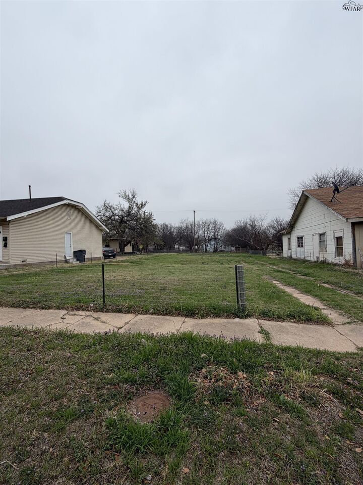 Property Photo:  2105 Jones Street  TX 76309 
