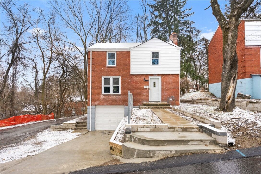 Property Photo:  8624 Oakcrest Rd  PA 15235 