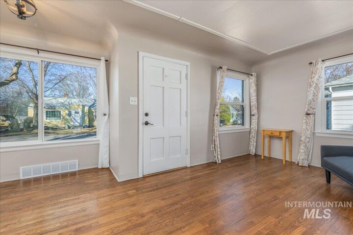 Property Photo:  712 S Opal St  ID 83705 