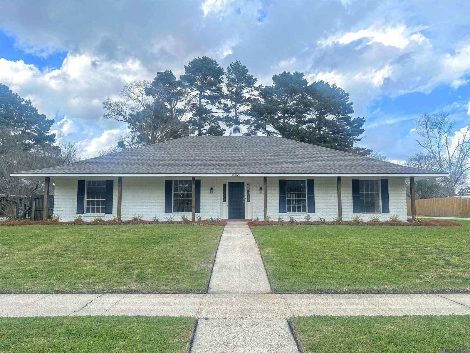 Property Photo:  11865 Parkbrook Ave  LA 70816 