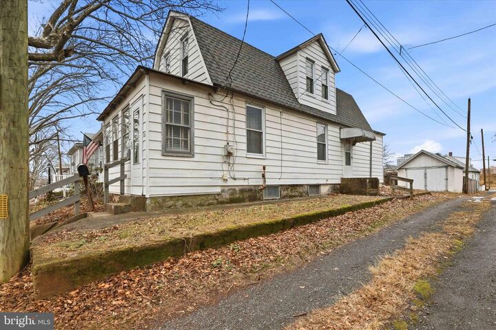 Property Photo:  82 Central Avenue  PA 19067 