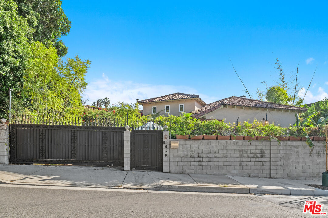 Property Photo:  1538 N Crescent Heights Blvd  CA 90046 
