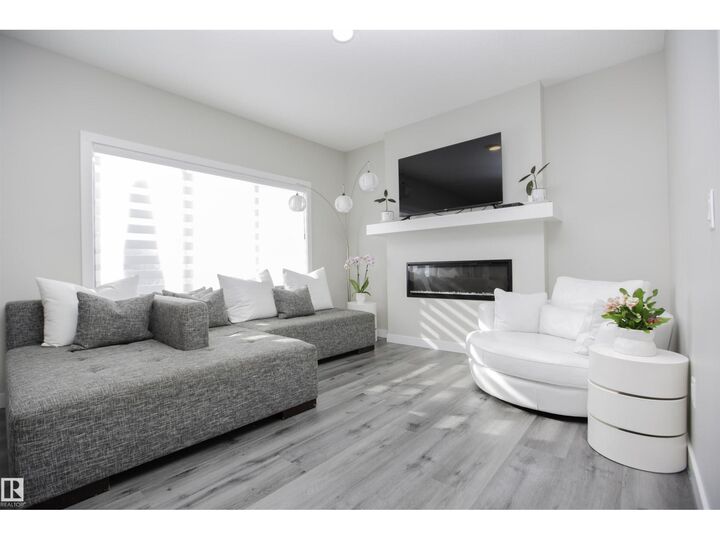 Property Photo:  15 Springbrook Wd  AB T7X 0E7 