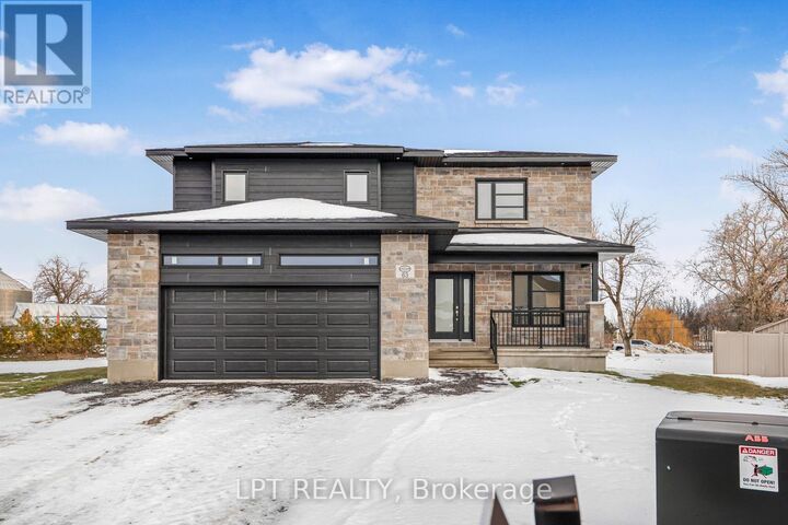 Property Photo: 945 Katia Street ON K0A 2M0