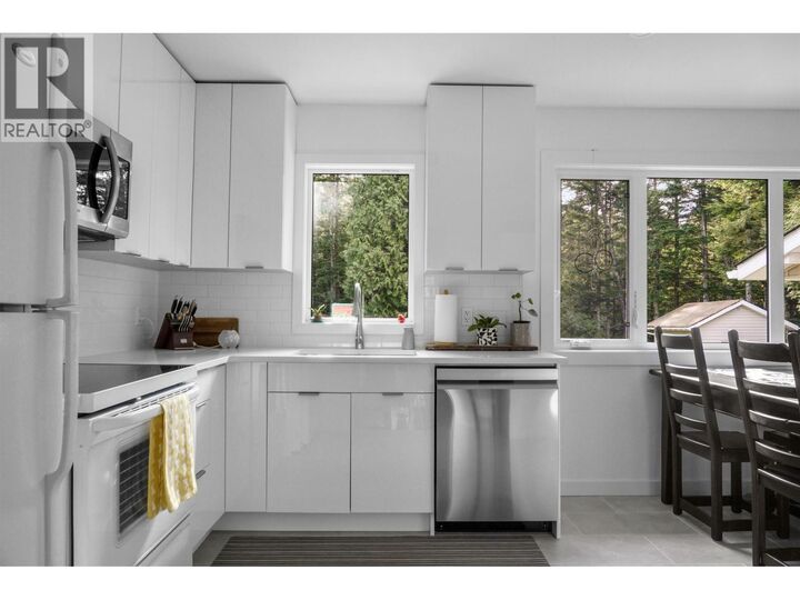 Photo de la propriété:  1303 Tweedsmuir Avenue  BC V8C 1C2 