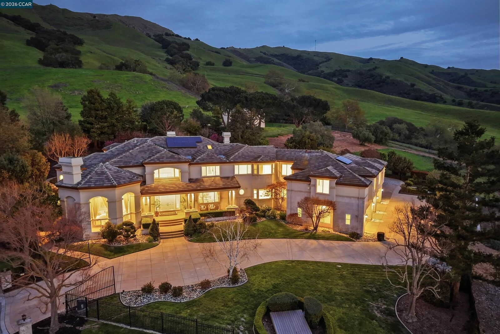 Property Photo: 2981 Grapevine Ter CA 94539