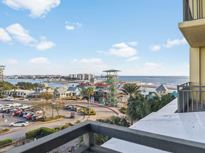 Property Photo:  10 Harbor Boulevard Unit E108  FL 32541 