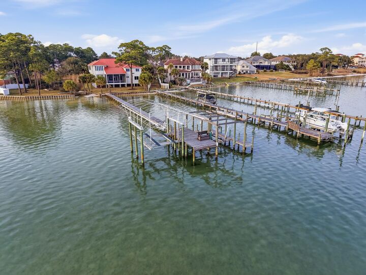 Property Photo:  431 Atwater Court  FL 32569 