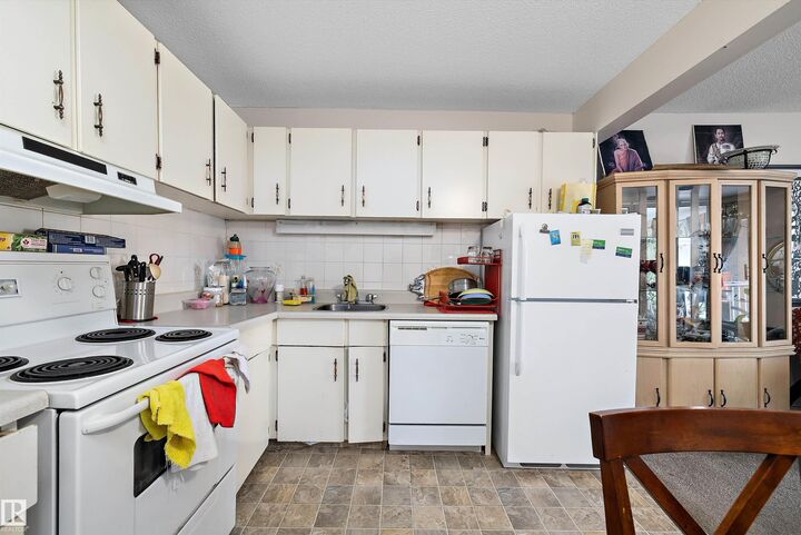 Property Photo:  8604 Gateway Boulevard NW 320  AB T6E 4B6 