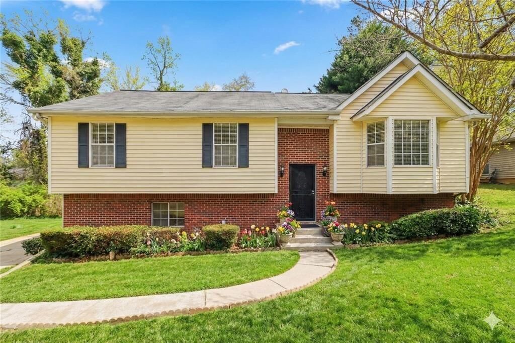 Property Photo:  6811 Edmonton Court  GA 30058 