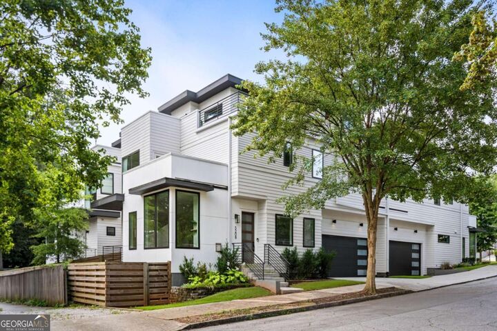 Property Photo:  520 Wabash Avenue NE B  GA 30312 