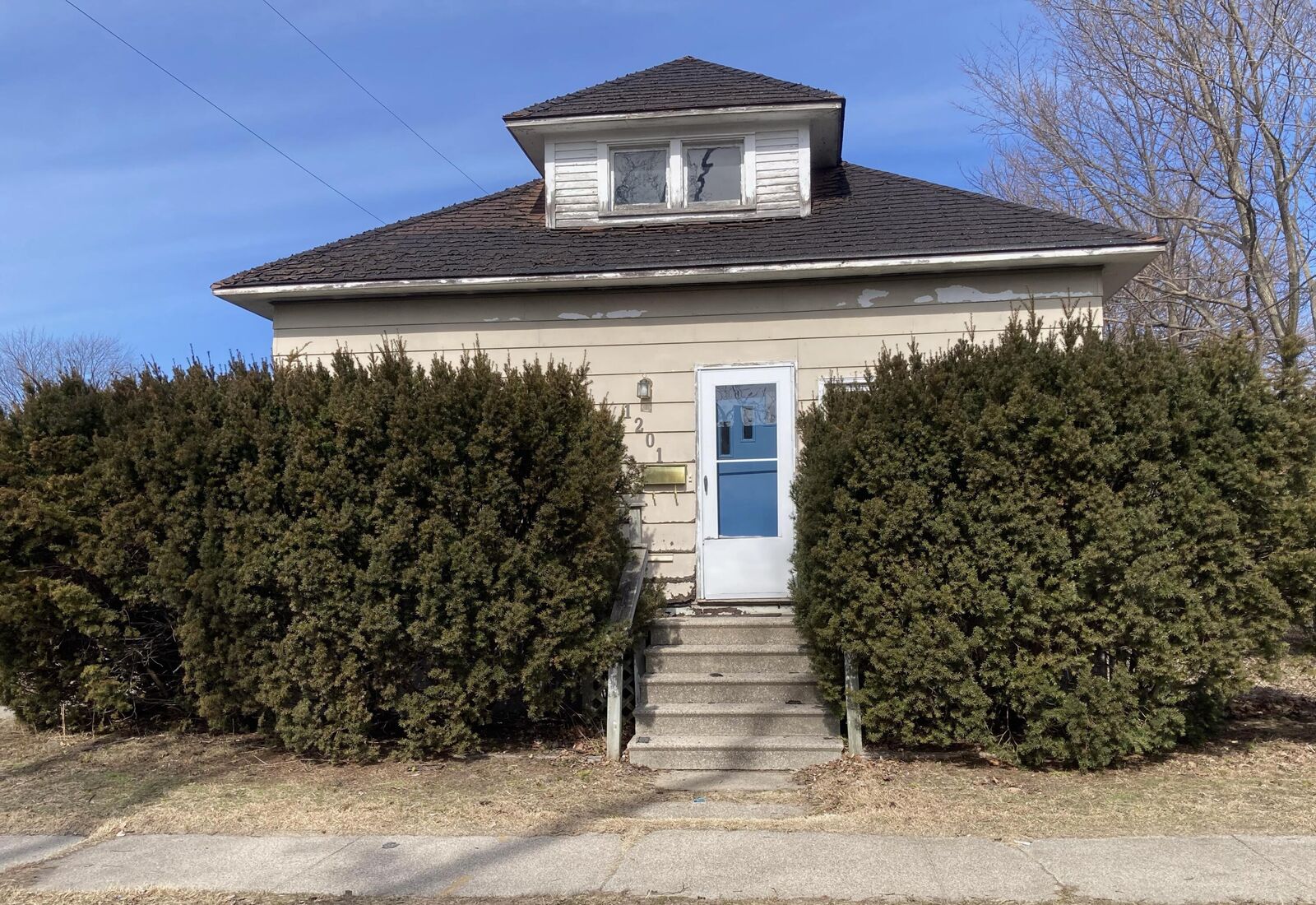 Property Photo:  1201 Slayton Avenue  MI 49417 