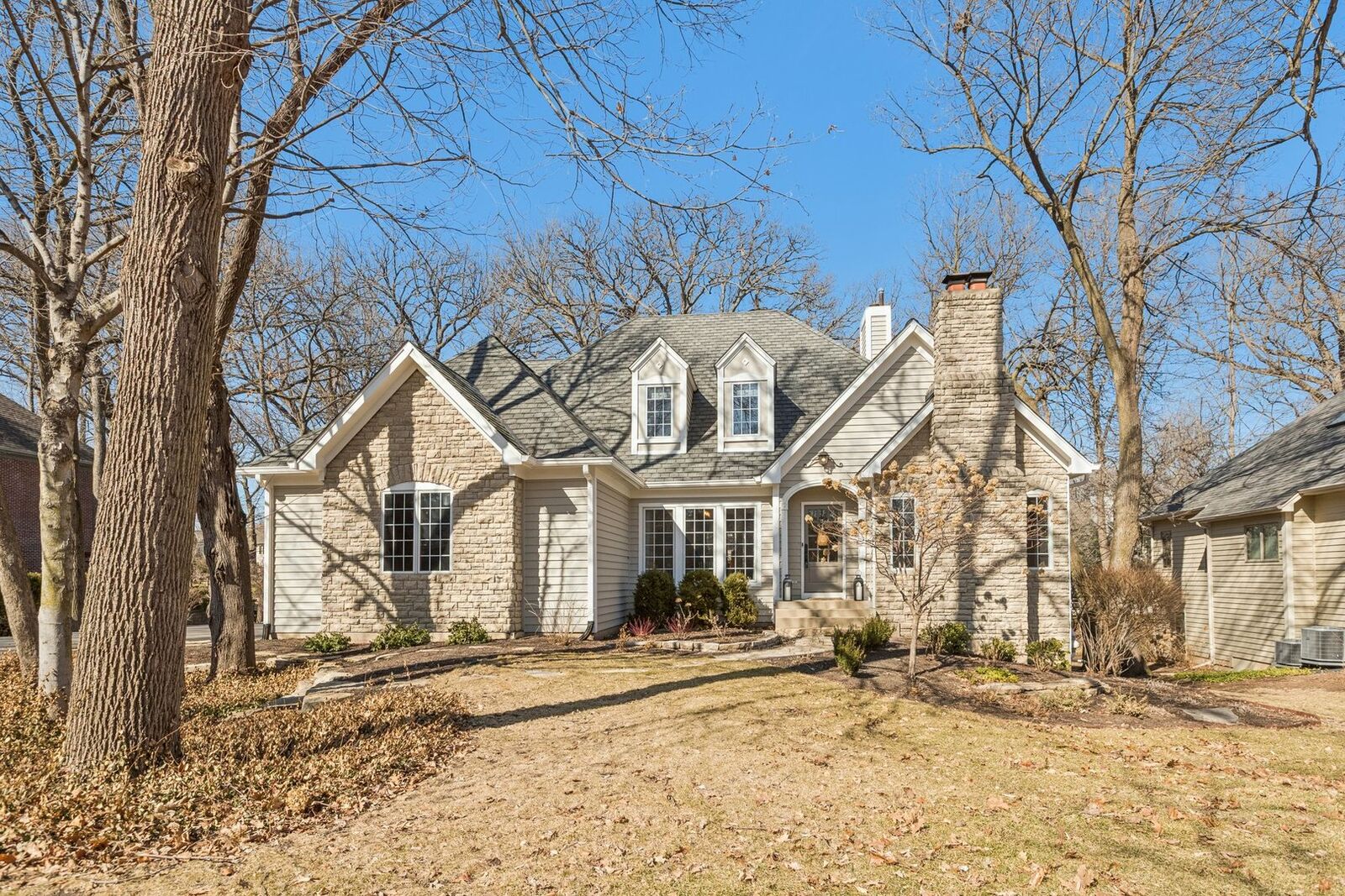 Property Photo:  771 Black Walnut Court  IL 60554 