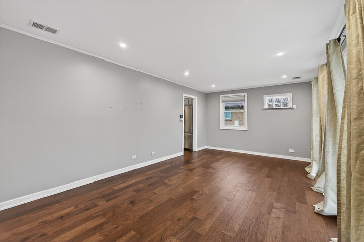 Property Photo:  1164 W Grant Drive  IL 60016 