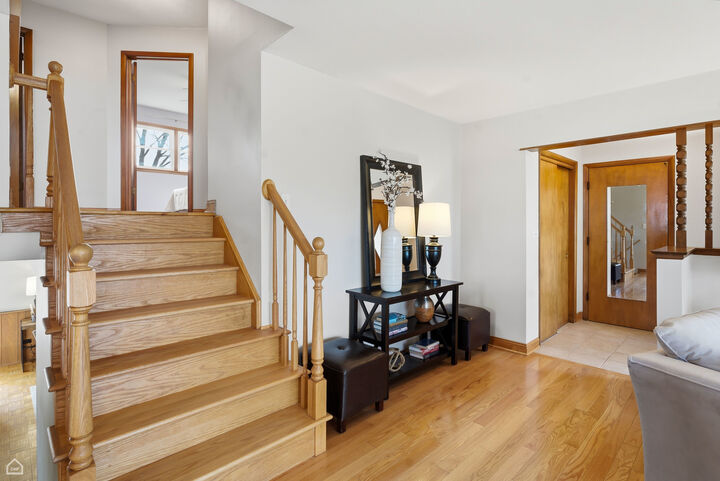 Property Photo:  701 Preston Lane  IL 60193 