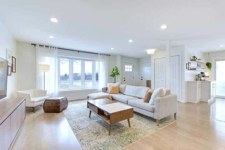 Property Photo:  558 N Oaklawn Avenue  IL 60126 