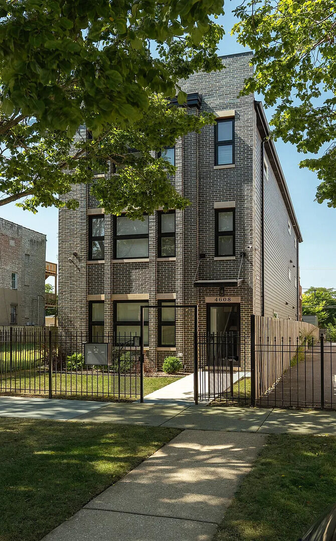 Property Photo:  4608 S Indiana Avenue 1  IL 60653 