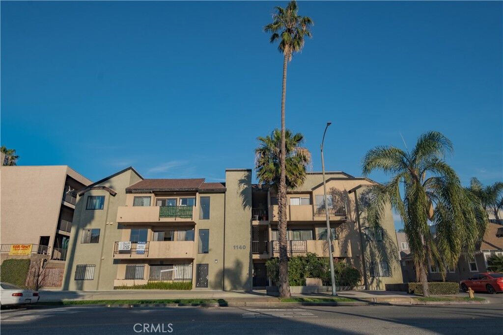 Property Photo:  1140 Pacific Ave 20  CA 90813 