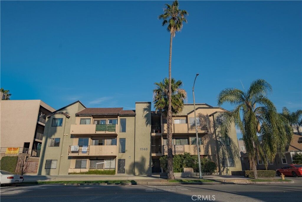 Property Photo:  1140 Pacific Ave 20  CA 90813 