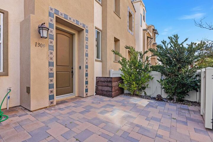 Property Photo:  1309 Via Lucero  CA 92056 