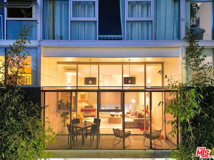 Property Photo:  803 Wilcox Avenue 4  CA 90038 