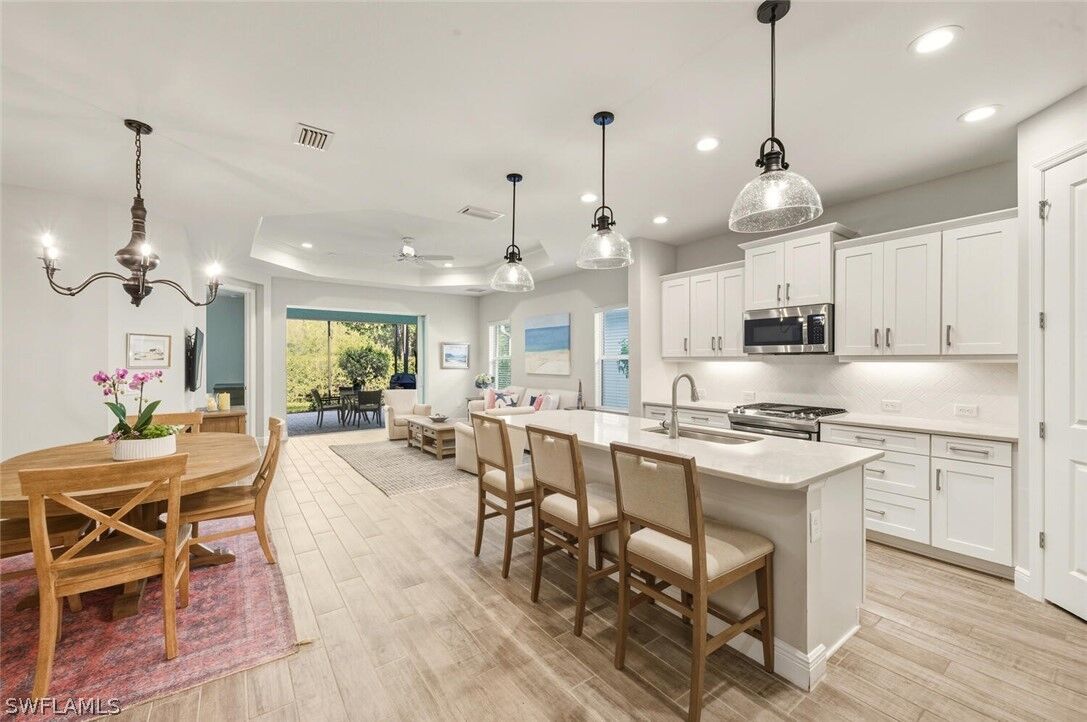 Property Photo:  2175 Marquesa Circle  FL 34112 