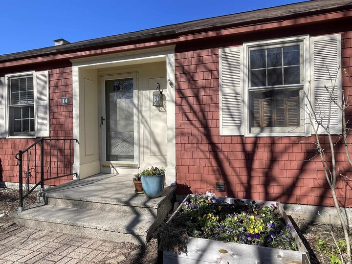 Property Photo: 14 Colonial Square NH 03458