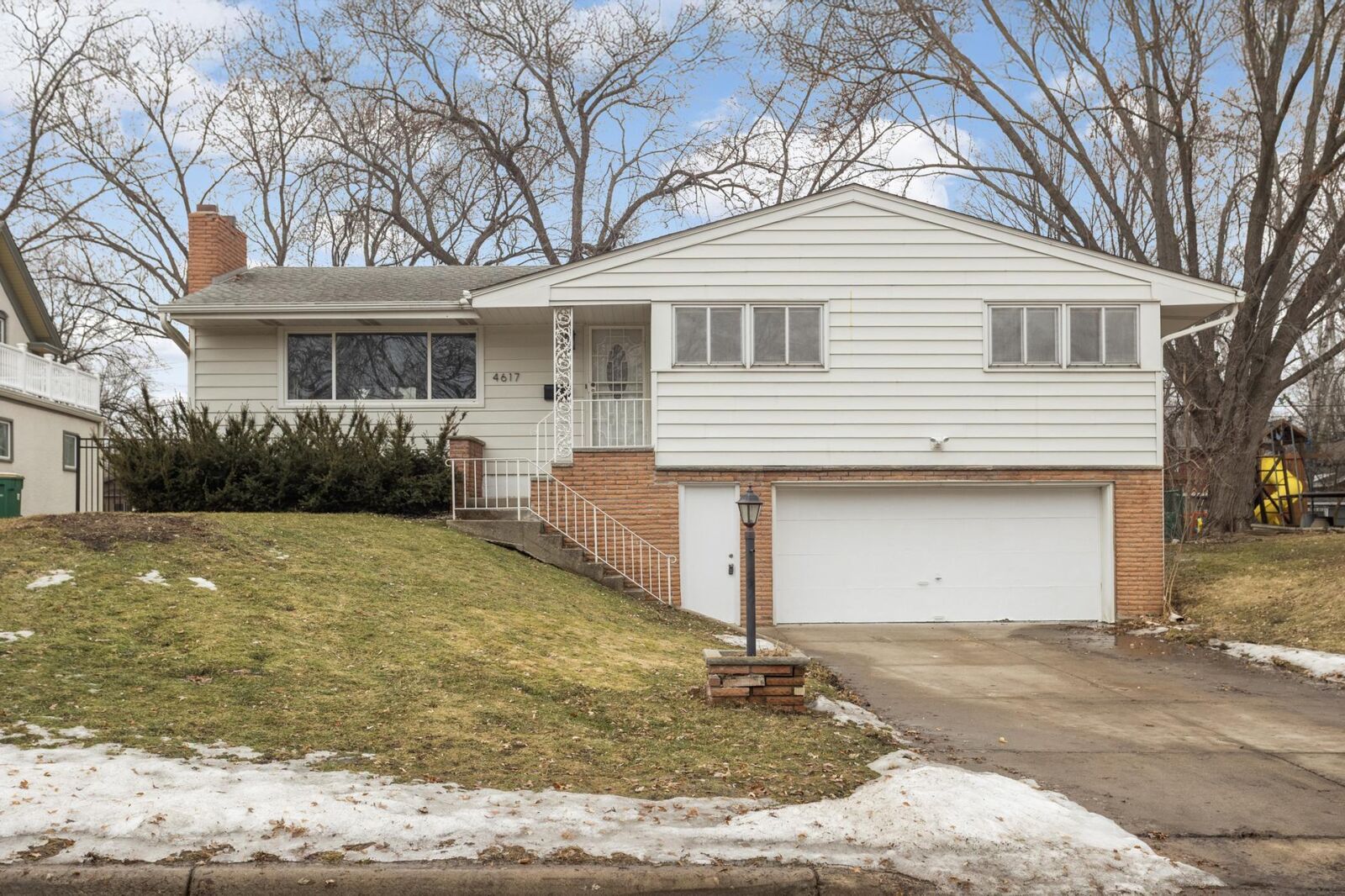 Property Photo:  4617 Maryland Avenue N  MN 55428 