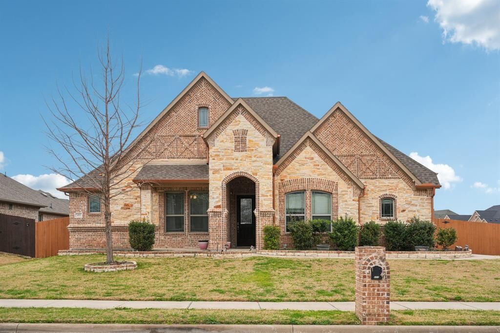 Property Photo:  453 Lake Park Drive  TX 76065 