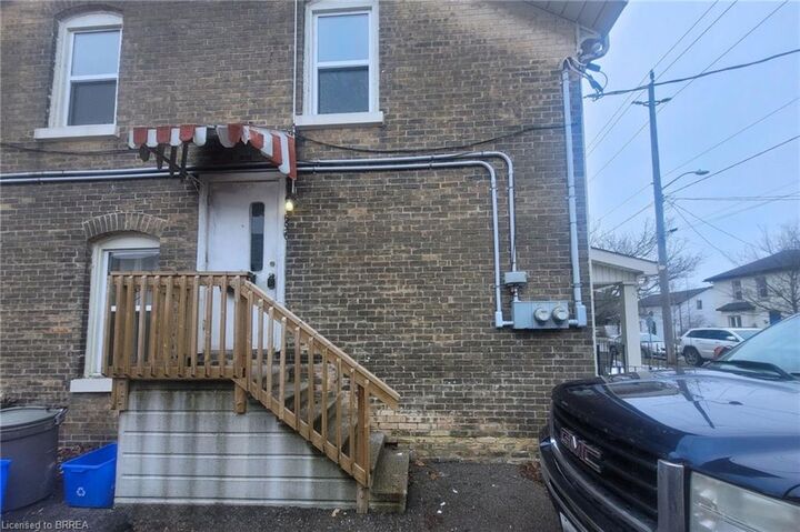 Property Photo:  65 East Avenue Upper  ON N3S 3L5 