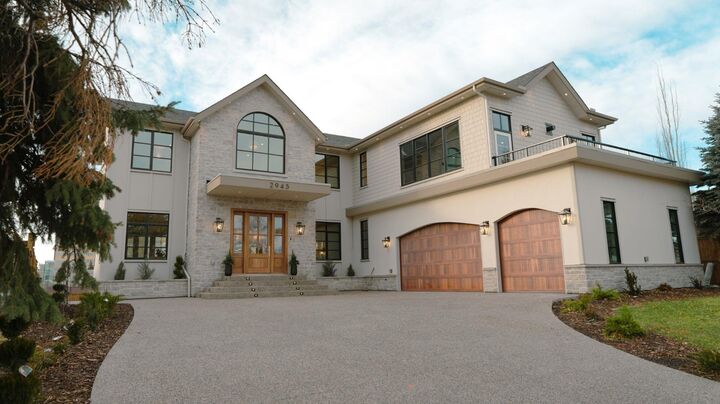 Property Photo:  2945 Toronto Crescent NW  AB T2N 3W4 