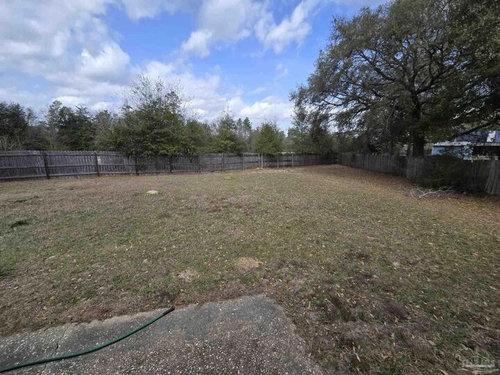 Property Photo:  6502 Starboard Dr  FL 32570 