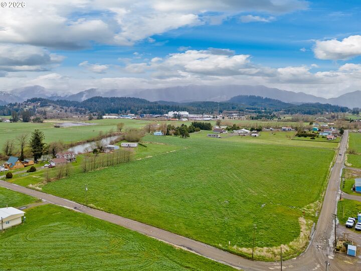 Property Photo:  Makinster  OR 97141 