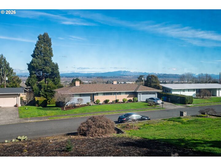 Property Photo: 12340 NE Rose Pkwy OR 97230