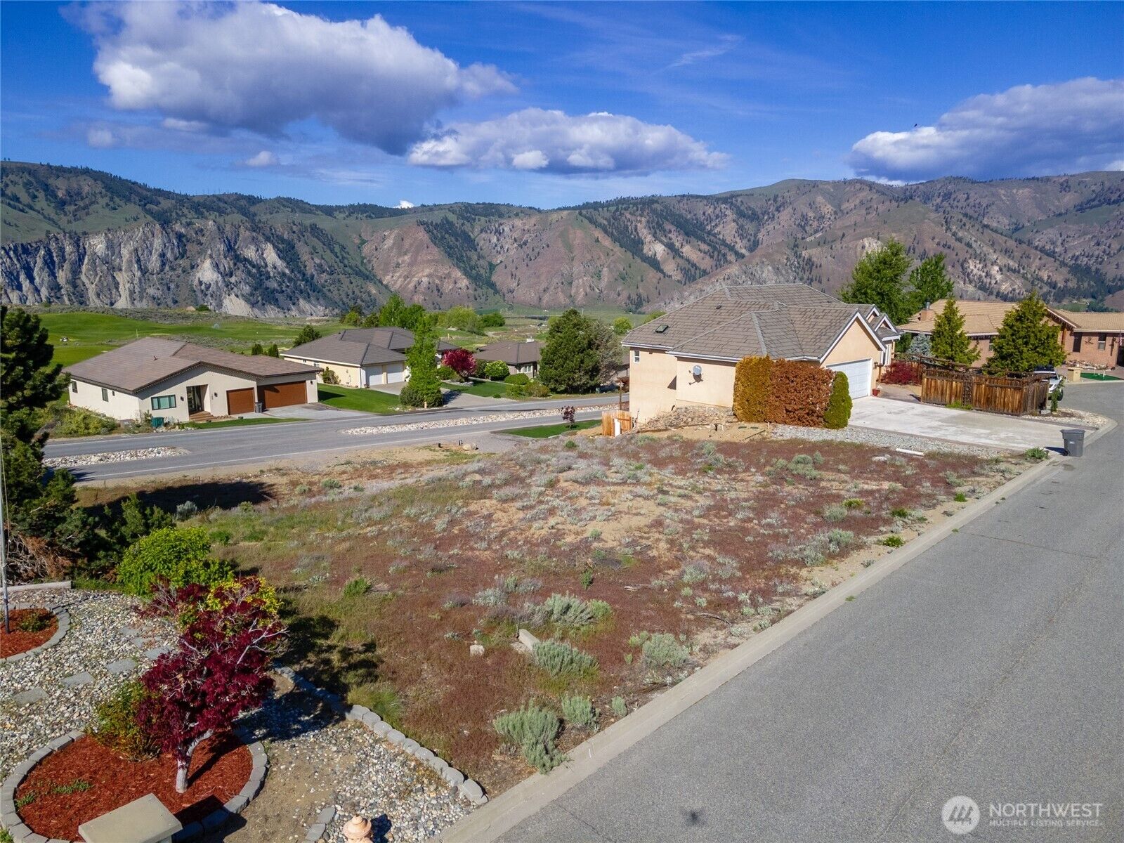 Property Photo:  307  Desert View Place  WA 98843 