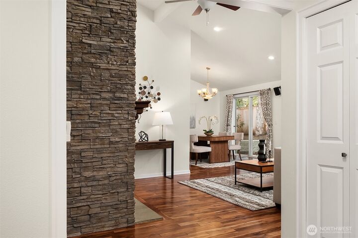 Property Photo:  6203  144th Avenue NE  WA 98052 