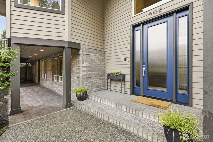 Property Photo:  402 S Slater Street  WA 98033 