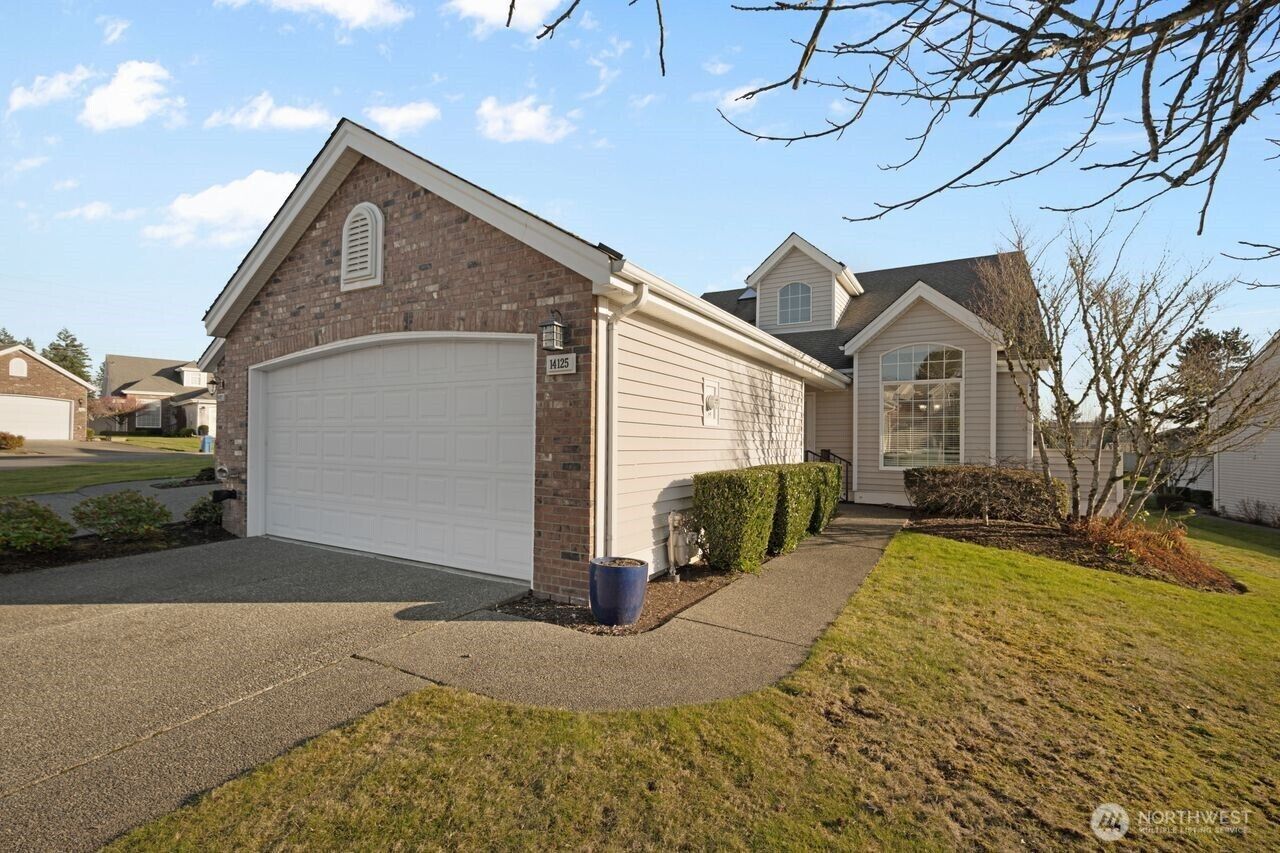 Property Photo:  14125 SE 238th Lane  WA 98042 