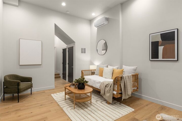 Property Photo:  1104 B  34th Avenue  WA 98122 