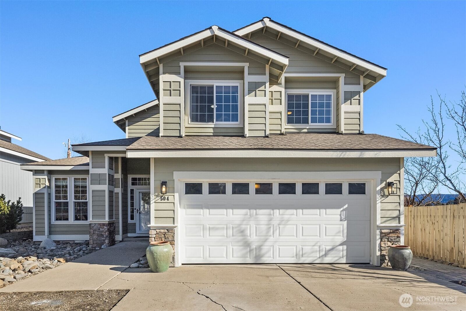 Property Photo:  504 N Floral Avenue  WA 98922 