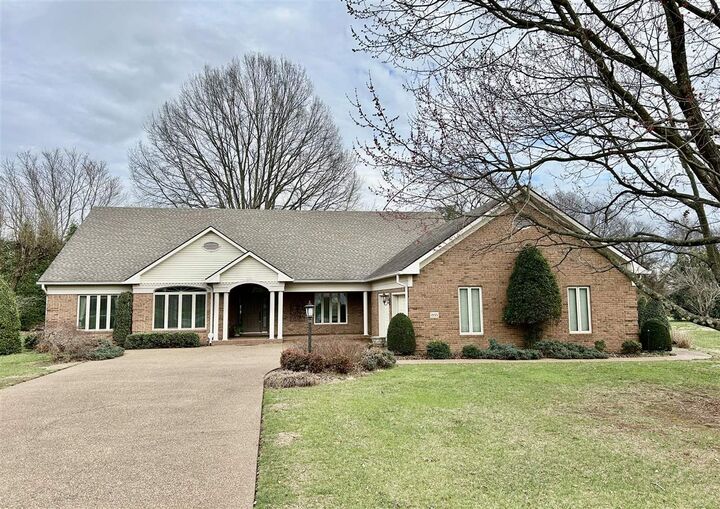 Property Photo:  1835 Bent Tree Court  KY 42103 