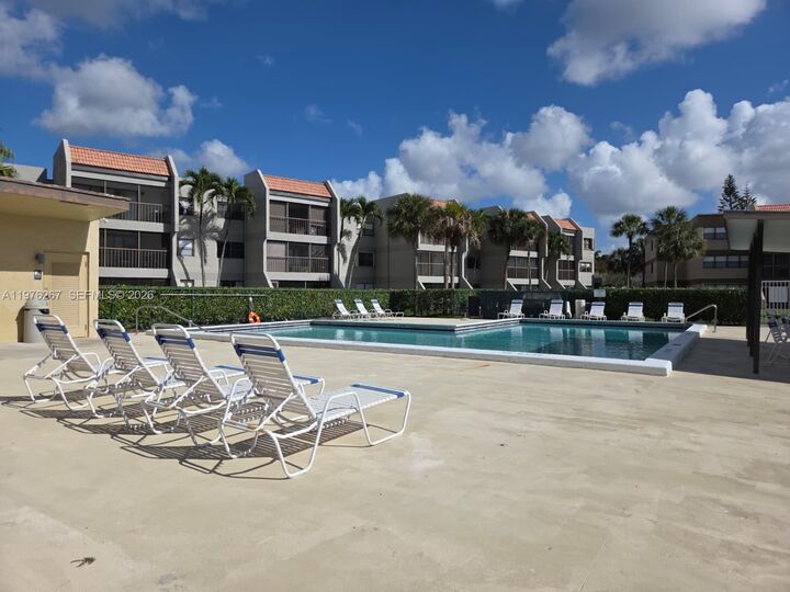 Property Photo:  220 Lakeview Dr 312  FL 33326 